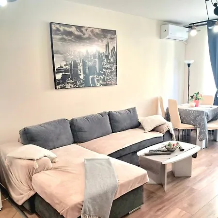 Apartment Juls 2 Bed Flat- Bulgaria Mall Free Parking