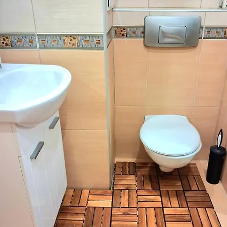 Juls 2 Bed Flat- Bulgaria Mall Free Parking Apartment *